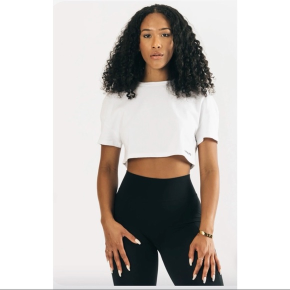 NEW Alphalete Heavy Cotton Dropped Shoulder Crop Top Tee in White - Picture 1 of 7